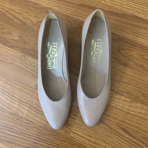 Vintage Ferragamo kitten heels shoes